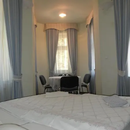 Hotel Golden Guest house 3*
